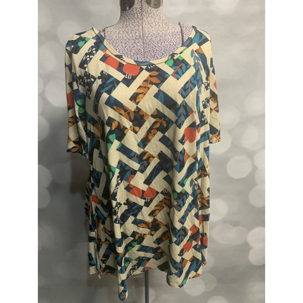 LuLaRoe geometric top‎